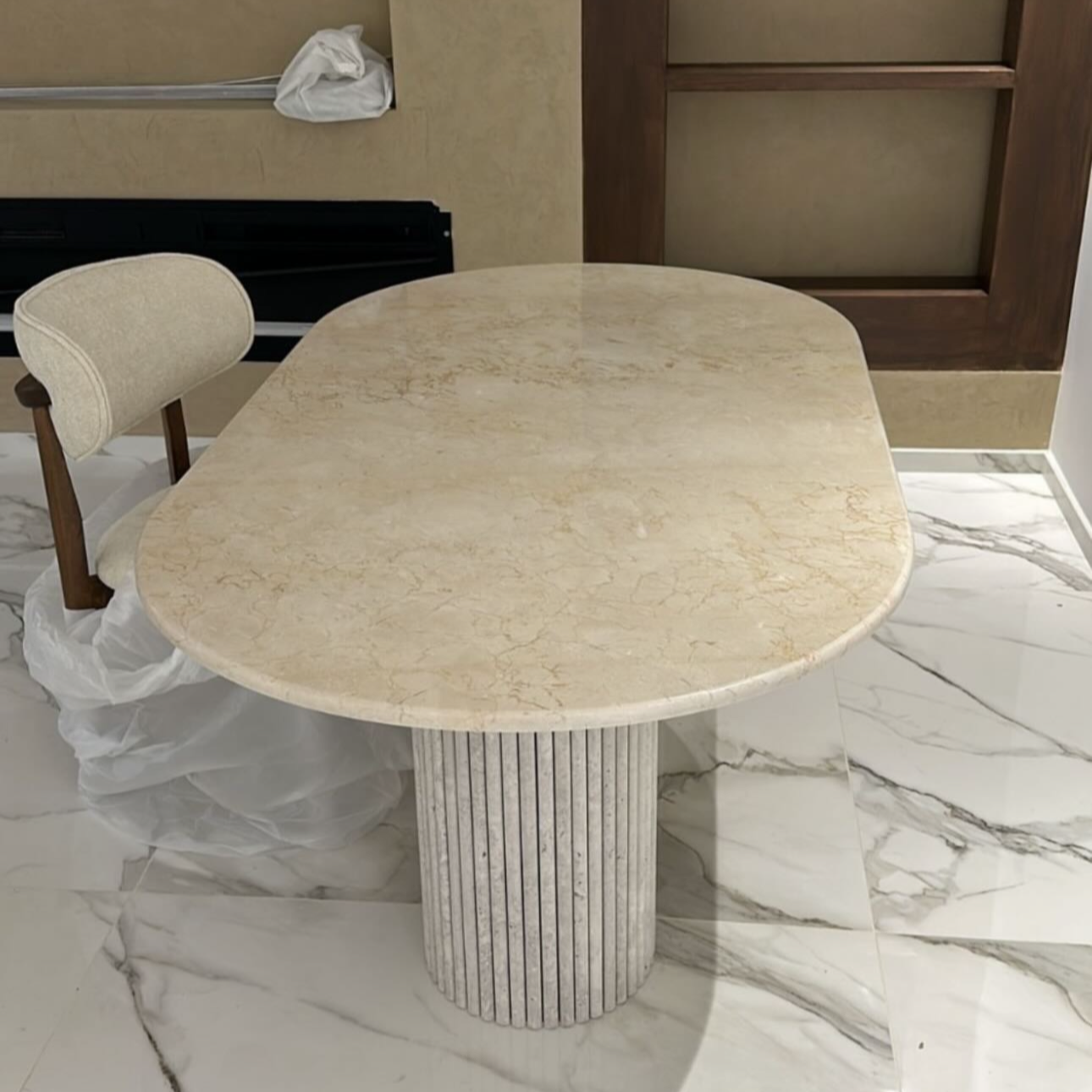 Table à manger oval en marbre crema beige